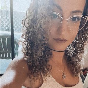 Meet your Posher, Olivia